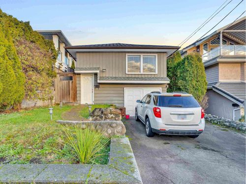 852 Stevens St, White Rock, BC, V4B4X2 | Card Image