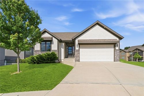 4910 Ridgewood Ct, Kansas City, MO, 64150-7816 | Card Image