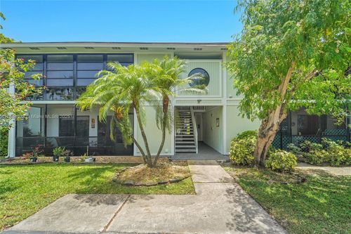15-915 Ne 199th St, Miami, FL, 33179-3082 | Card Image