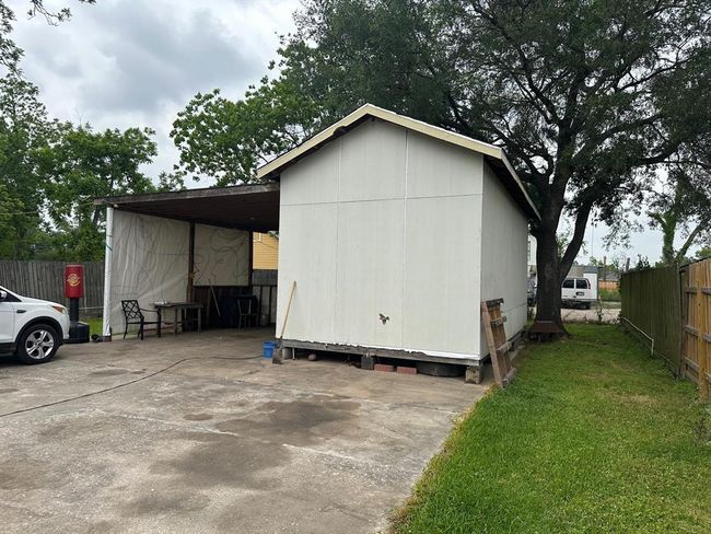 Front of carport and workshop | Image 20