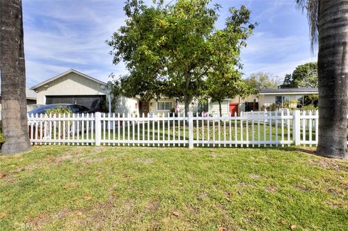 1029 E Galatea St, Azusa, CA, 91702-4828 | Card Image