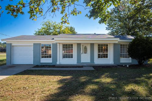 807 S 2nd St, Stilwell, OK, 74960-4821 | Card Image