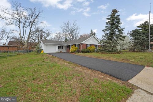 2 S Sunset Rd, Willingboro, NJ, 08046-2054 | Card Image