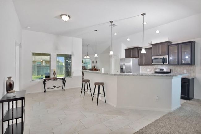 Large Spacious Kitchen | Image 12