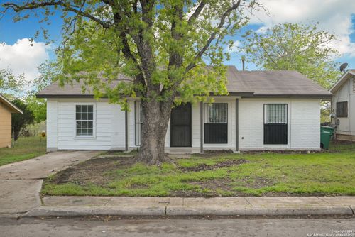 8951 Seacliff St, San Antonio, TX, 78242-3010 | Card Image