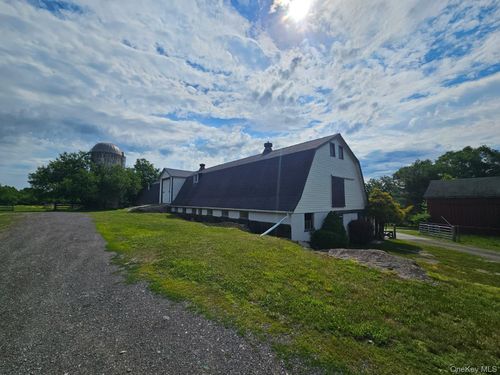 28 Pilgrim Corners Pilgrim Corners Rd, Middletown, NY, 10940-6465 | Card Image