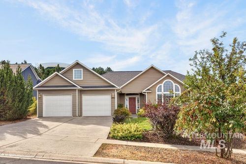 2509 Itani Dr, Moscow, ID, 83843-9672 | Card Image