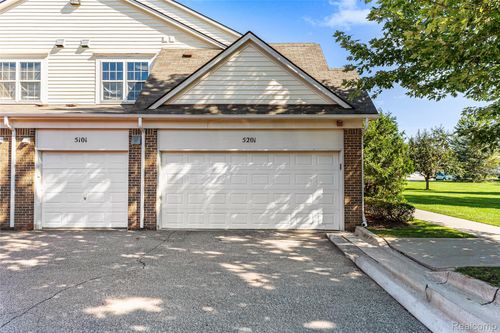 5201 Widgeon Ln, Walled Lake, MI, 48390-5428 | Card Image