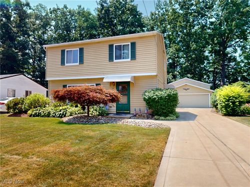 381 Trailwood Dr, Painesville, OH, 44077-2807 | Card Image