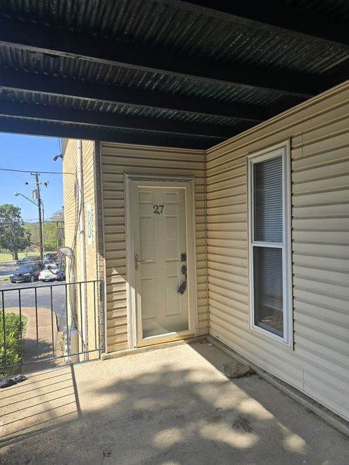 b27-555 N Dupont Ave, Madison, TN, 37115-3232 | Card Image