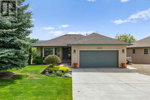 1619 Wilmot Crt, Kelowna, BC, V1P1M8 | Card Image