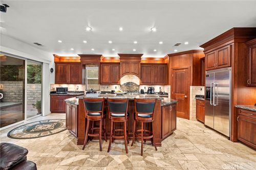 28332 Falcon Crest Dr, Canyon Country, CA, 91351-5015 | Card Image