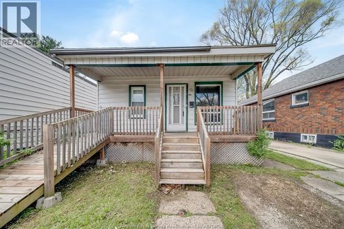 3574 Bloomfield Rd, Windsor, ON, N9C1R7 | Card Image