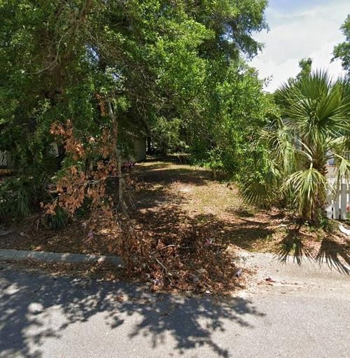 210 E Lakeview Ave, Pensacola, FL, 32503-4504 | Card Image