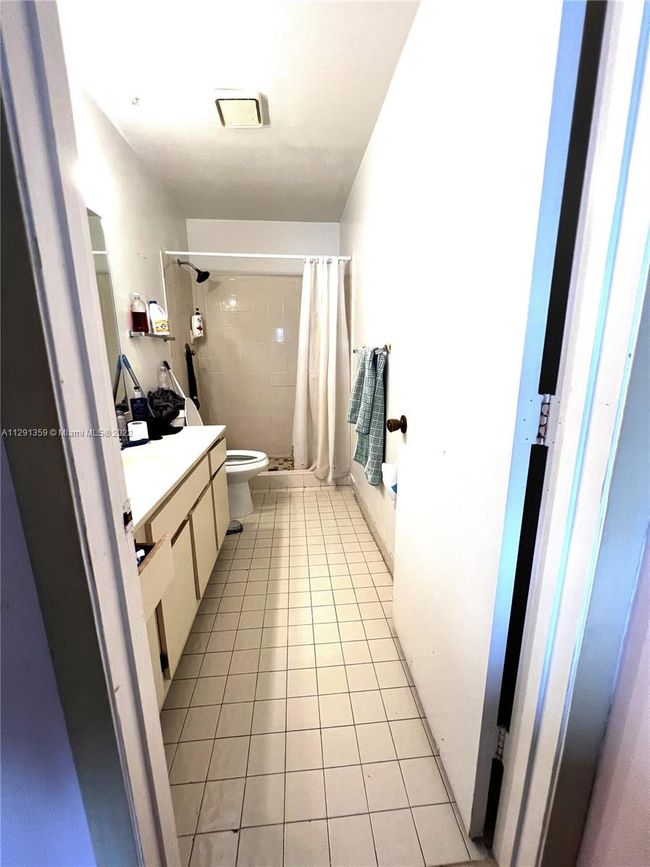 B4 - 2291 Linton Ridge Cir, Condo with 2 bedrooms, 2 bathrooms and null parking in Delray Beach FL | Image 11