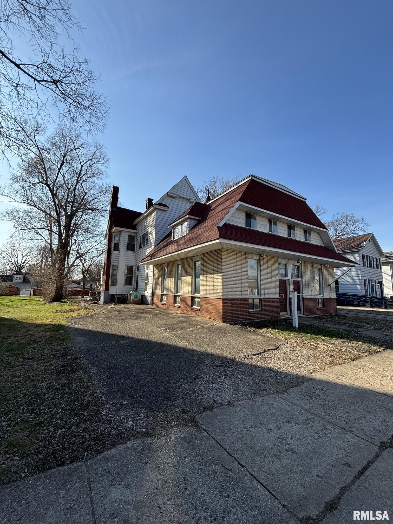 Commercial Sale in Pekin 3