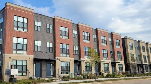 377 Summit Cir, Lombard, IL, 60148-3877 | Card Image