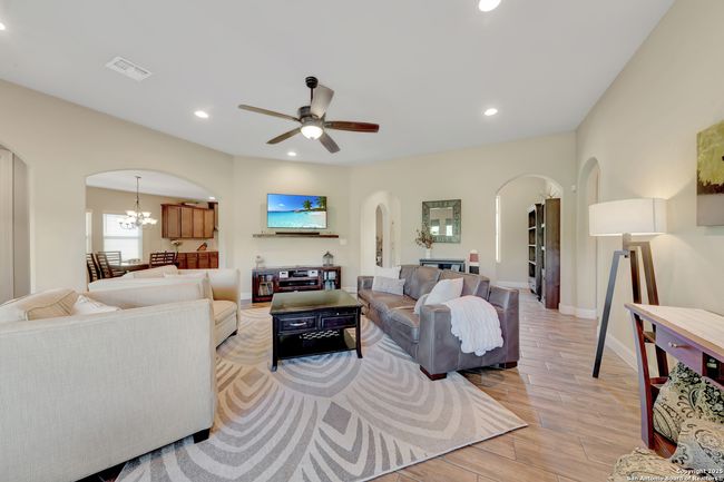 211 Comal Run, House other with 3 bedrooms, 4 bathrooms and null parking in Bulverde TX | Image 12