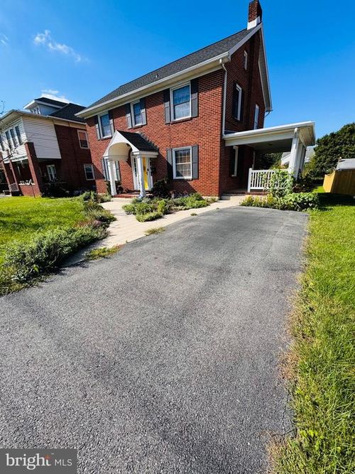 17434 Virginia Ave, HAGERSTOWN, MD, 21740-7747 | Card Image
