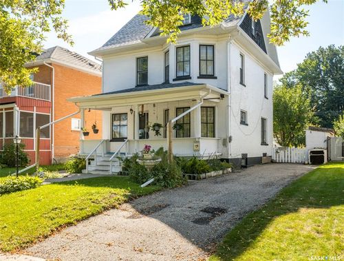 221 21st St W, Prince Albert, SK, S6V4J1 | Card Image