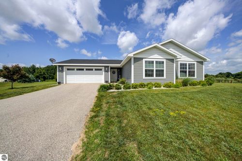 2148 Laredo Dr, Kingsley, MI, 49649-9474 | Card Image