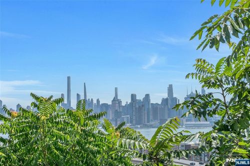 55 Hackensack Ave, Weehawken, NJ, 07086-6780 | Card Image
