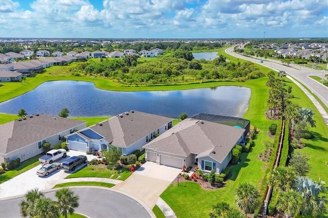 16606 Barnwood Place, House other with 4 bedrooms, 3 bathrooms and null parking in Lakewood Ranch FL | Image 4