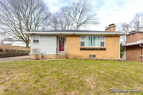 1435 Diamond Ave Ne, Grand Rapids, MI, 49505-5215 | Card Image