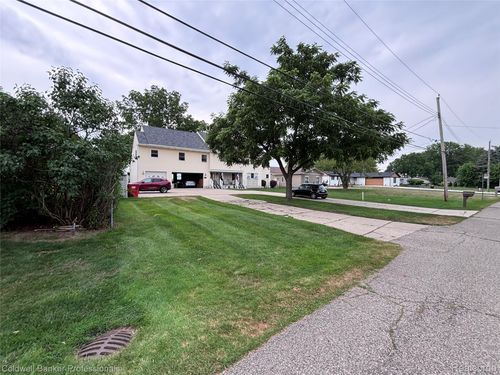 39883 Duluth St, Harrison Township, MI, 48045-1511 | Card Image