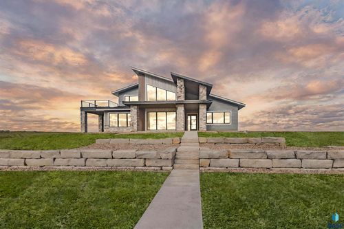 6776 Zimmermann Dr, Wentworth, SD, 57075-7322 | Card Image