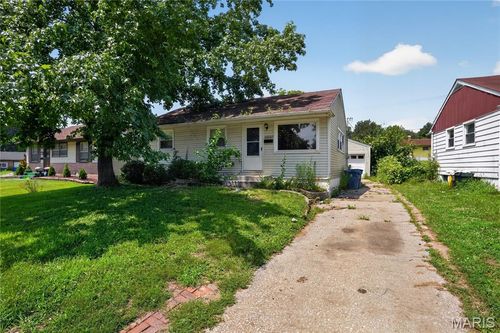 10507 Renfrew Dr, Saint Louis, MO, 63137-3852 | Card Image