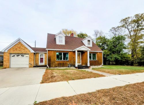 96 4th St, Jackson, MN, 56143-1522 | Card Image