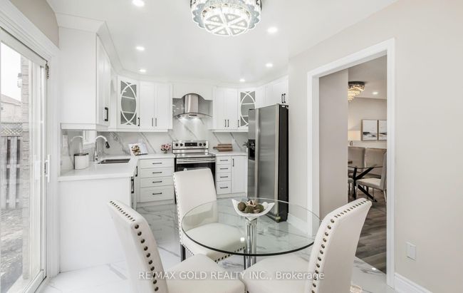 111 Fairhill Ave, House other with 6 bedrooms, 4 bathrooms and 2 parking in Brampton ON | Image 26