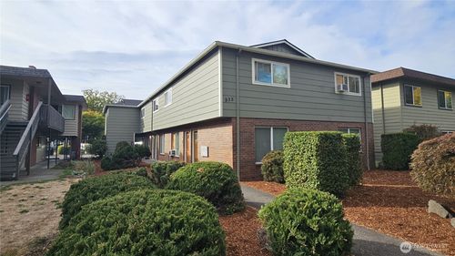935 16th Ave, Longview, WA, 98632-2344 | Card Image