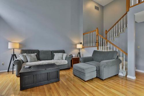 53 Hickory Ln, Windham, NH, 03087-1623 | Card Image