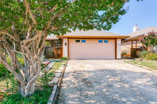 922 Boxwood Dr, Lewisville, TX, 75067-4220 | Card Image