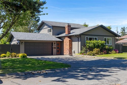 763 Viaduct Ave E, Saanich, BC, V8Z6N3 | Card Image