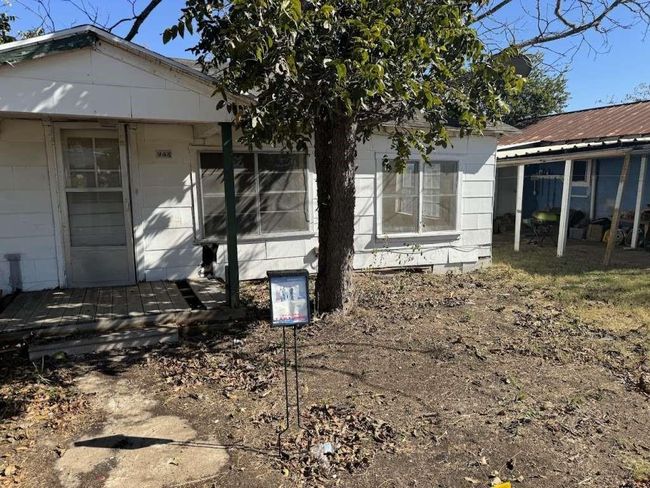 948 S Williamson St, House other with 2 bedrooms, 1 bathrooms and null parking in Giddings TX | Image 6