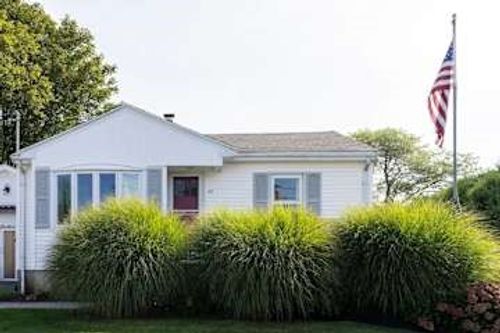 22 Gunning Ct, Middletown, RI, 02842-5815 | Card Image