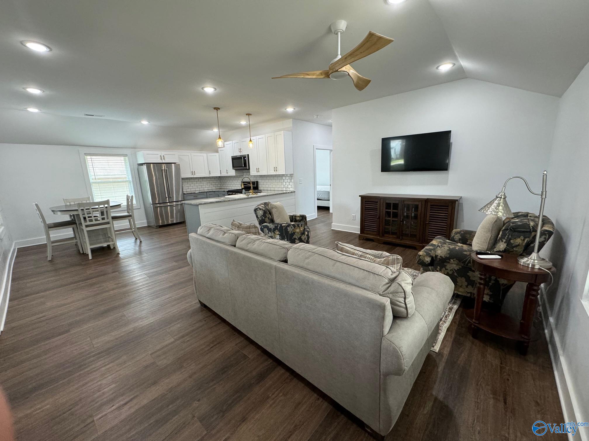 Dunlap Ave, Guntersville, AL 35976