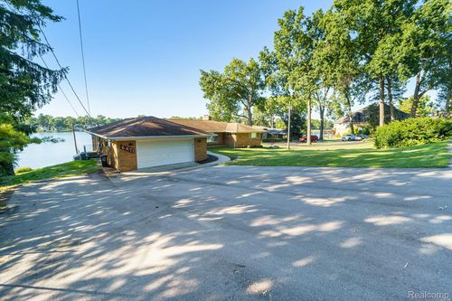 6471 Wellesley Ter, Clarkston, MI, 48346-2760 | Card Image