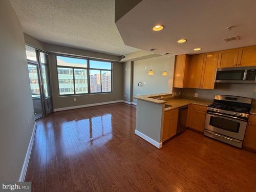 1013w-3600 S Glebe Rd, ARLINGTON, VA, 22202-2389 | Card Image