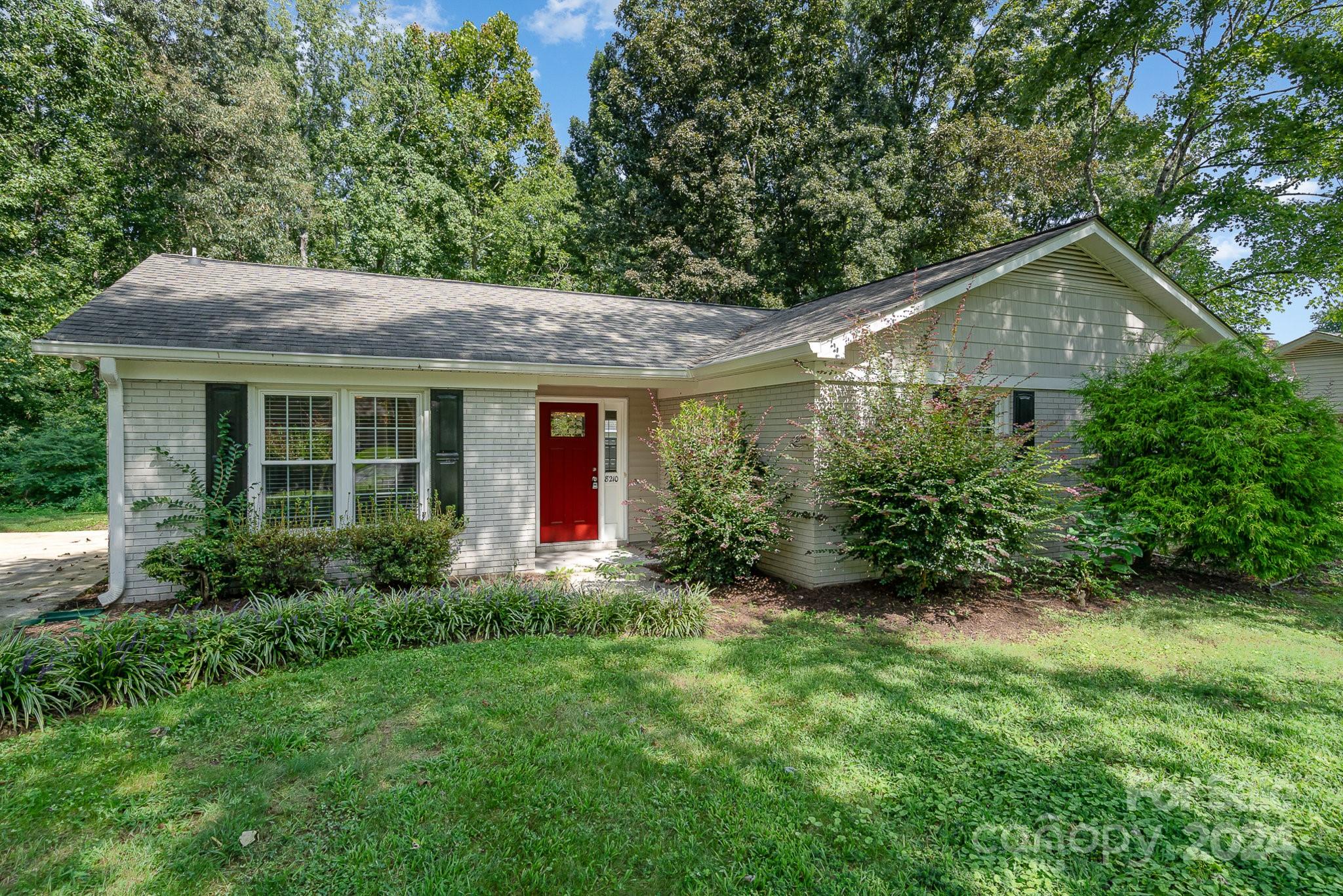 Willowlake Ct, Charlotte, NC 28227