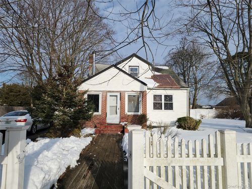 34 Pineview Blvd, Central Islip, NY, 11722-3634 | Card Image
