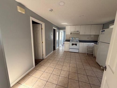 2-18 Meadow St, Taunton, MA, 02780-1615 | Card Image