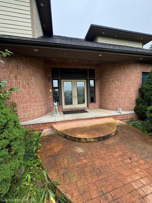 11082 Blaine Rd, Brighton, MI, 48114-9648 | Card Image