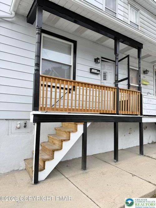 331 W Bertsch St, LANSFORD, PA, 18232-1808 | Card Image