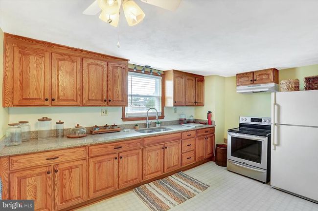 70 N Main St, House other with 3 bedrooms, 2 bathrooms and null parking in SPRING GROVE PA | Image 15