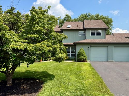 15 Pond Dr W, Rhinebeck, NY, 12572-1905 | Card Image