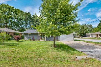 802 Nw 11th Street, House other with 3 bedrooms, 1 bathrooms and null parking in Bentonville AR | Image 2